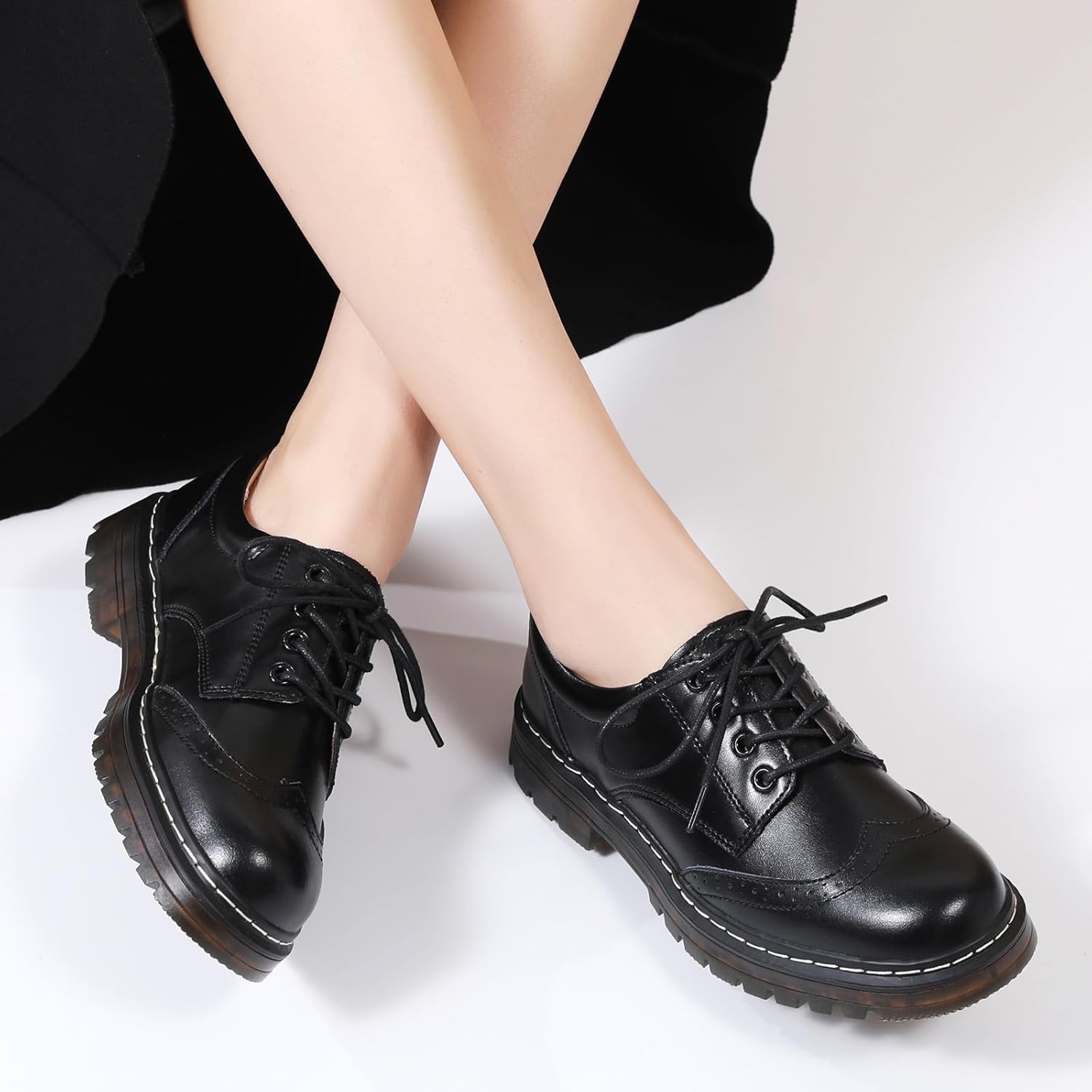 Women’s Vintage Oxford Shoe,Perforated Lace-up Round Toe Leather Low Heel Brogues Shoe for Girls Ladies Women